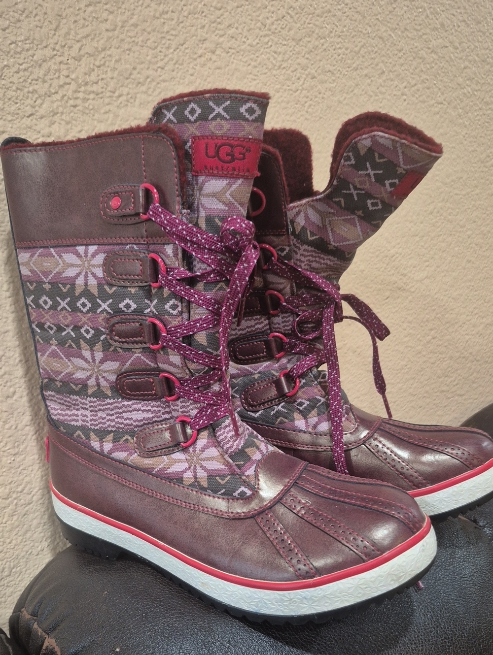 UGG Women's Burgundy Patterned Lace-Up Winter Boots F 27012G